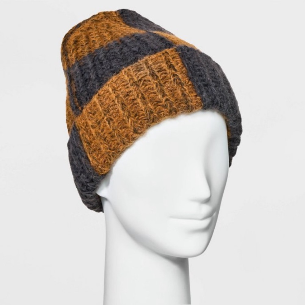 Color block beanie- NWOT.. Universal Thread… sold out online